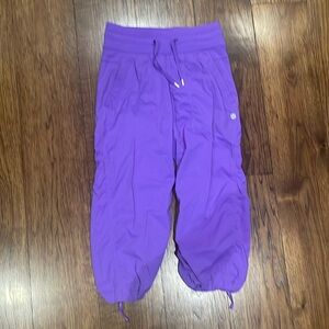 Lululemon ruched crop pants 
Size 2